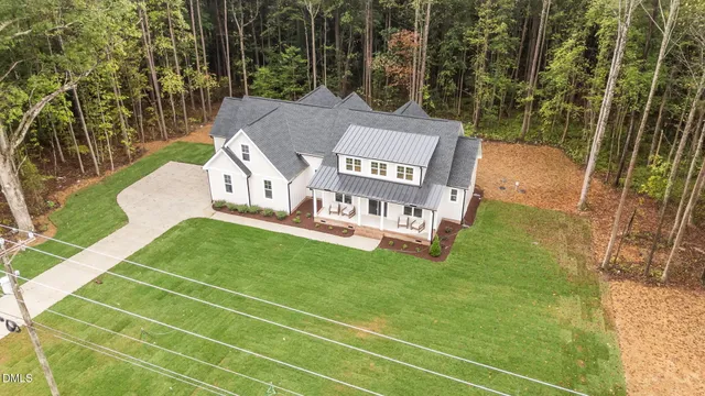 a view of a tennis court
