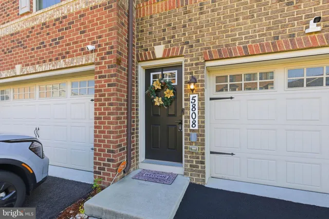a view of entryway door