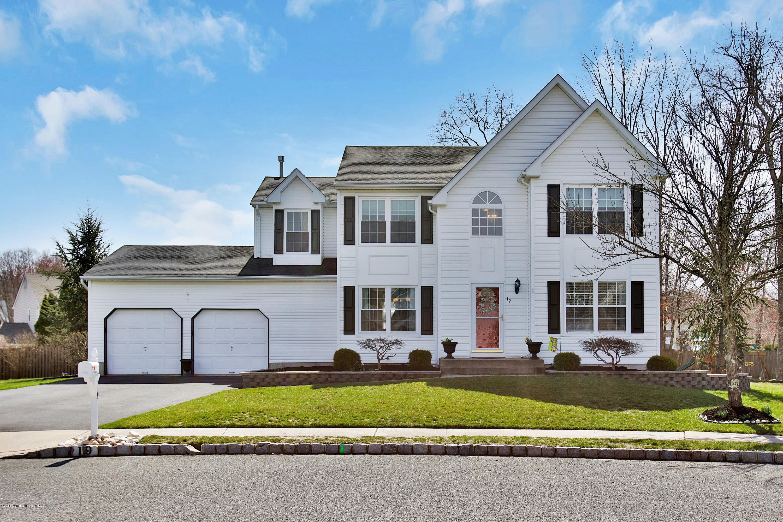 19 Shadow Ridge Court Howell, NJ 07731 - Photo 1 of 39 19 Shadow Ridge Ct Howell NJ-print-001-3