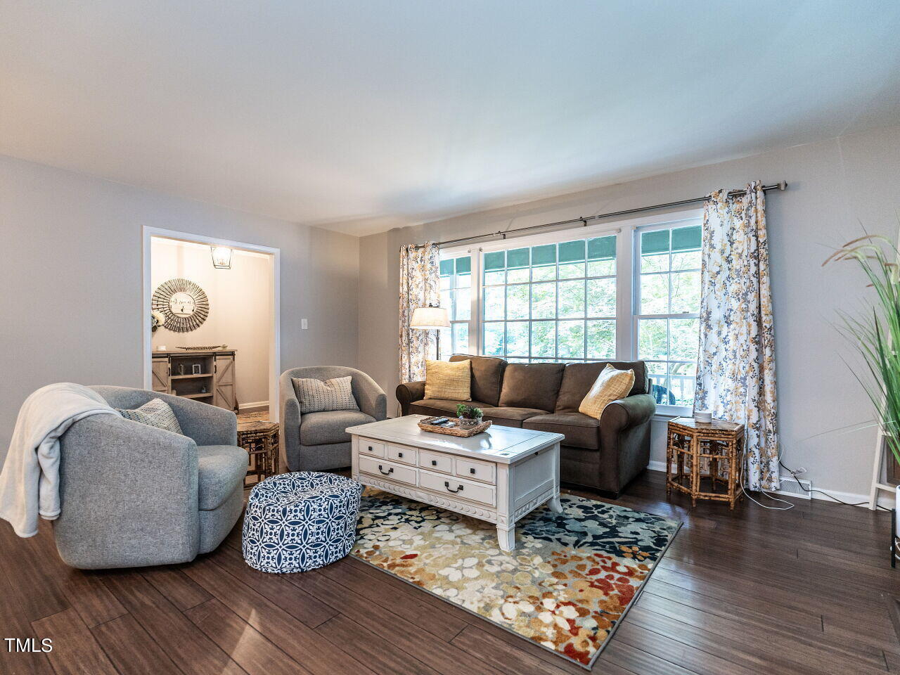 009-1280x960-living-room