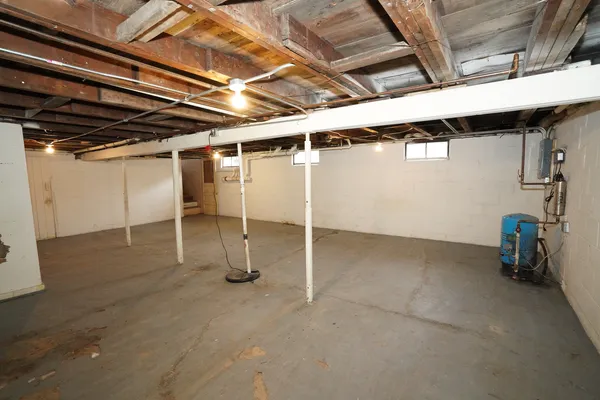 $215,000 | 627 Manhattan Road, Joliet, IL 60433