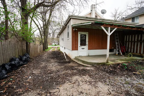 $215,000 | 627 Manhattan Road, Joliet, IL 60433