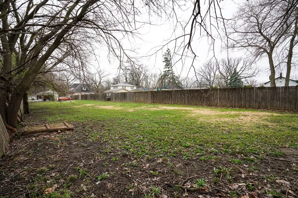 $215,000 | 627 Manhattan Road, Joliet, IL 60433