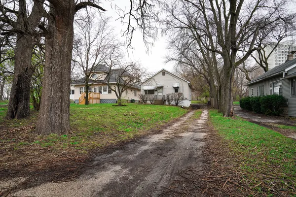 $215,000 | 627 Manhattan Road, Joliet, IL 60433
