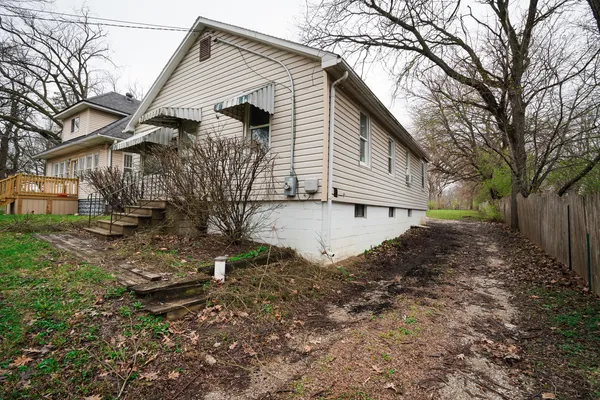 $215,000 | 627 Manhattan Road, Joliet, IL 60433