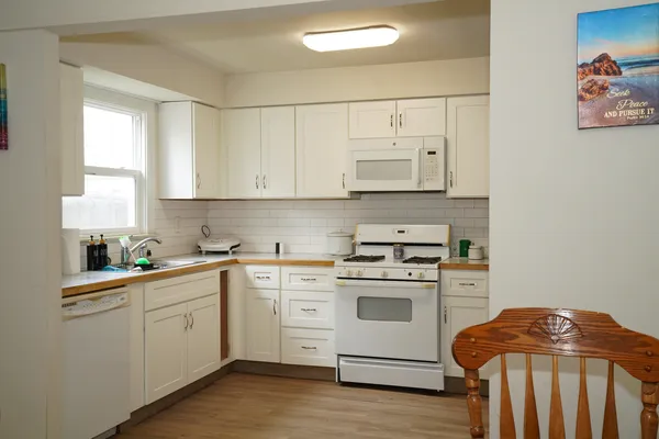 $215,000 | 627 Manhattan Road, Joliet, IL 60433