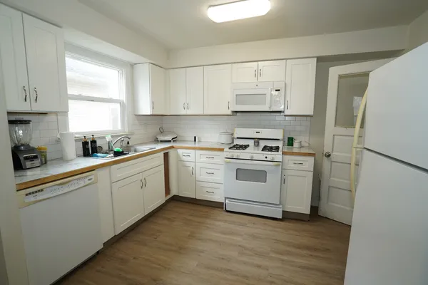 $215,000 | 627 Manhattan Road, Joliet, IL 60433