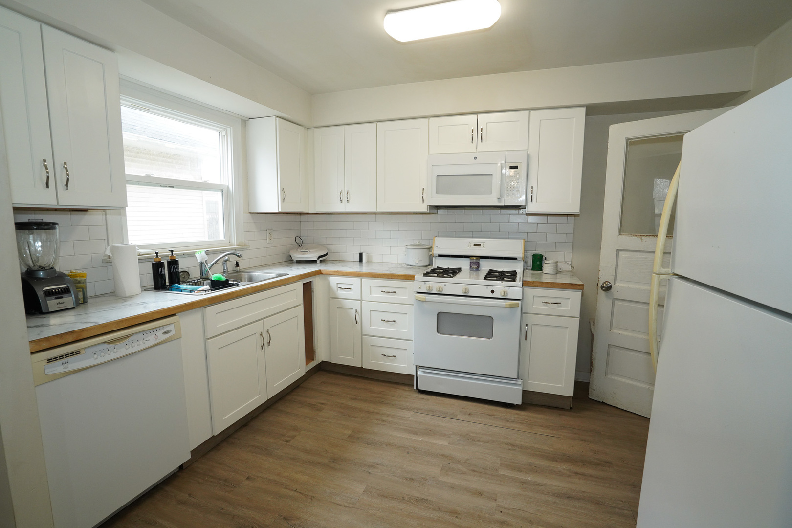 627 Manhattan Road Joliet, IL 60433 - Photo 9 of 37