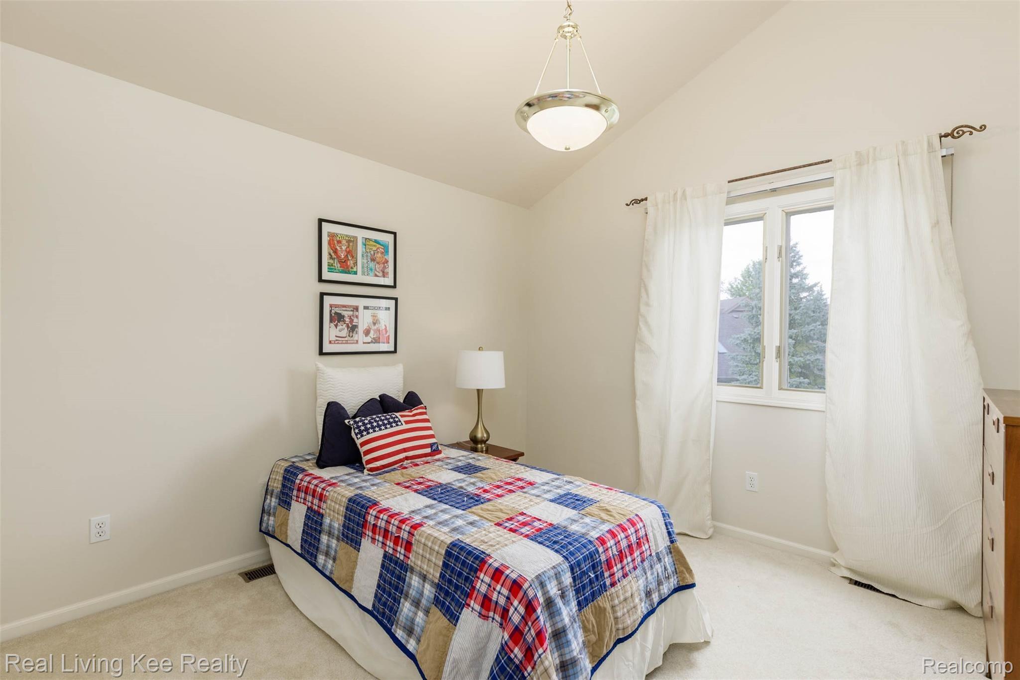 4040 Patricia Court Rochester, MI 48306 - Photo 25 of 38 4040 Patricia Ct-30.jpg