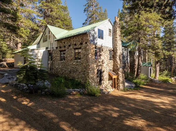 $1,710,500 | 10111 Bunny Hill Road, Soda Springs, CA 95728