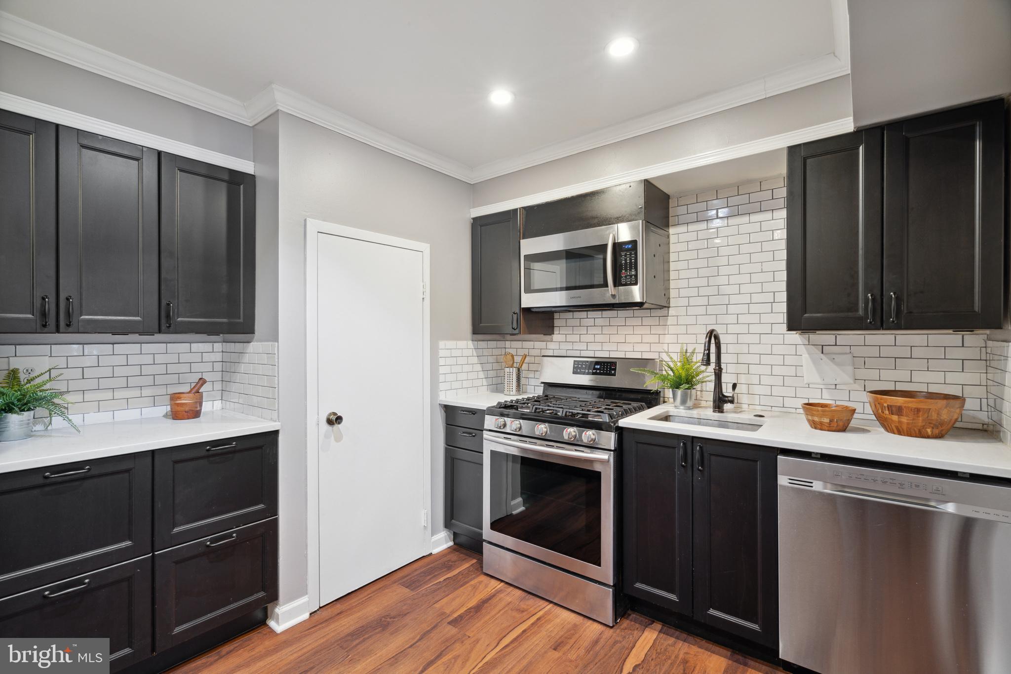 3 Hamilton Circle Philadelphia, PA 19130 - Photo 11 of 41