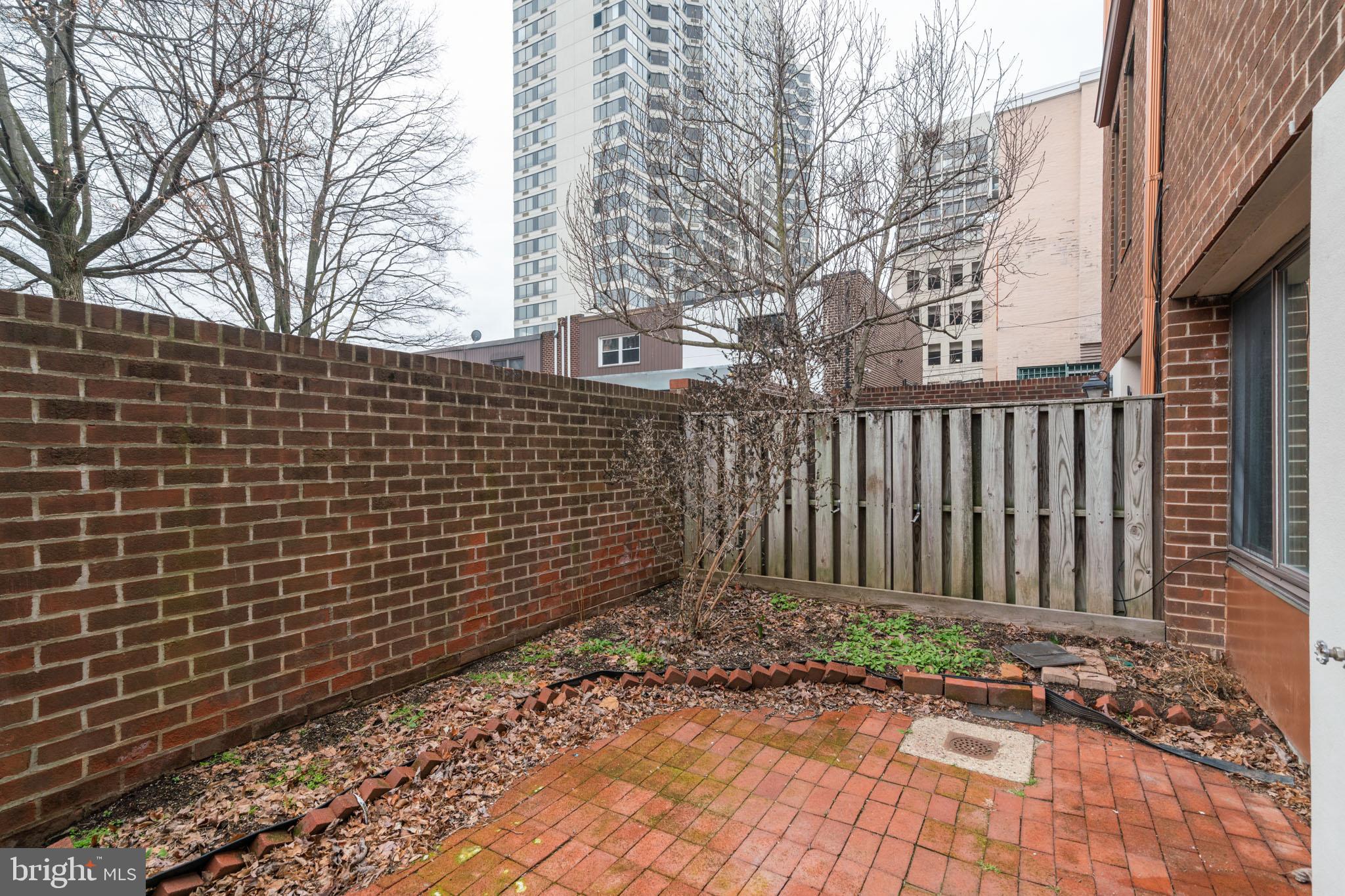 3 Hamilton Circle Philadelphia, PA 19130 - Photo 38 of 41