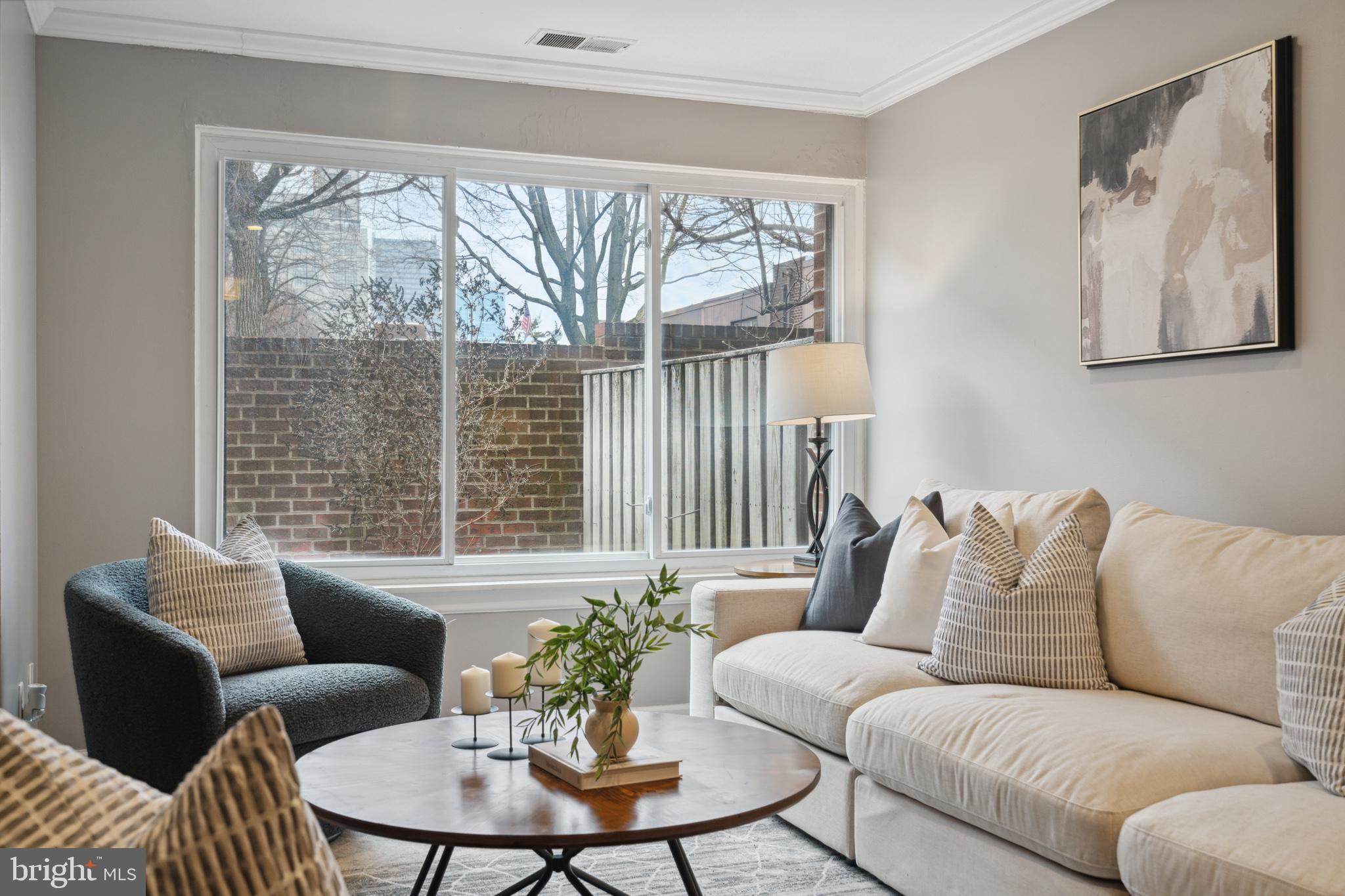 3 Hamilton Circle Philadelphia, PA 19130 - Photo 4 of 41 Large windows to let all the natural light in.
