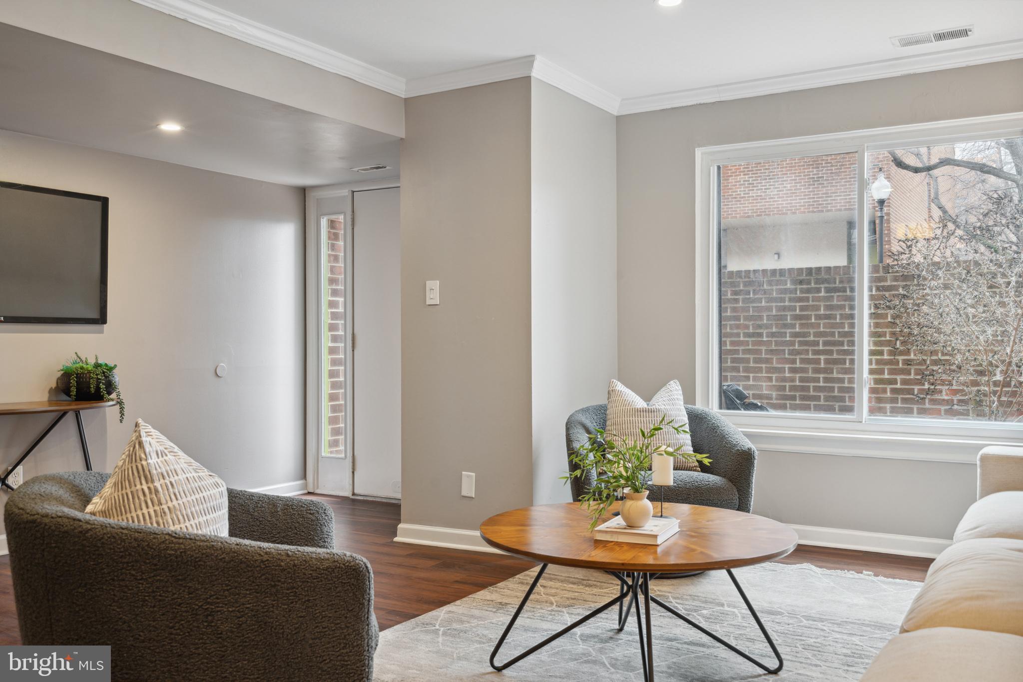 3 Hamilton Circle Philadelphia, PA 19130 - Photo 5 of 41