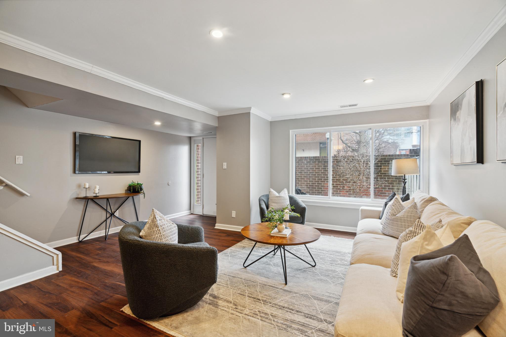 3 Hamilton Circle Philadelphia, PA 19130 - Photo 8 of 41 Great space, perfect for hosting.