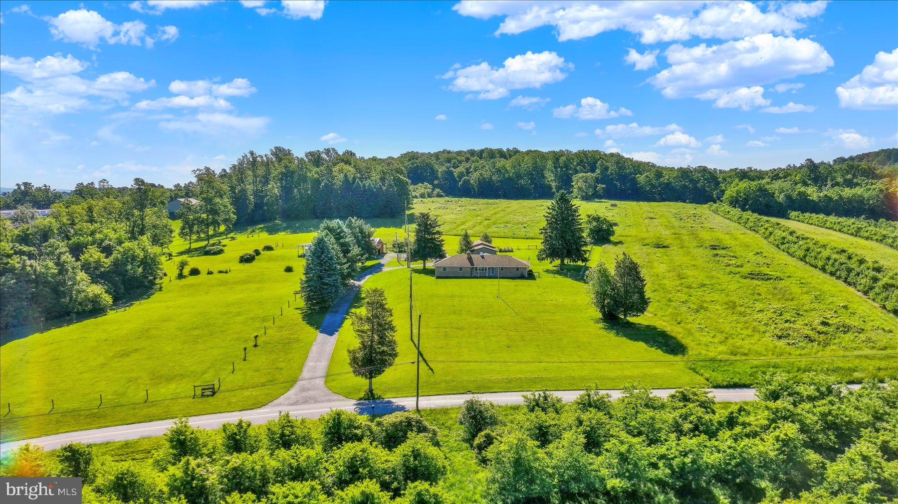 307 Mountain Road Lewisberry, PA 17339 - Photo 1 of 43 Gallery Image 1