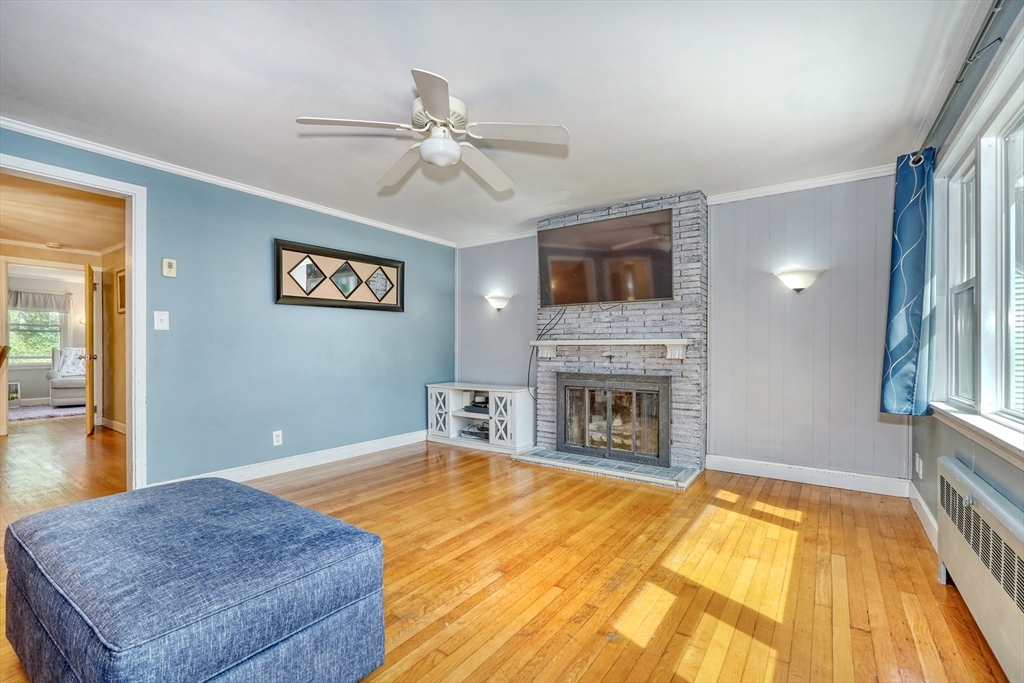 33 Eustis Street Saugus, MA 01906 - Photo 2 of 21