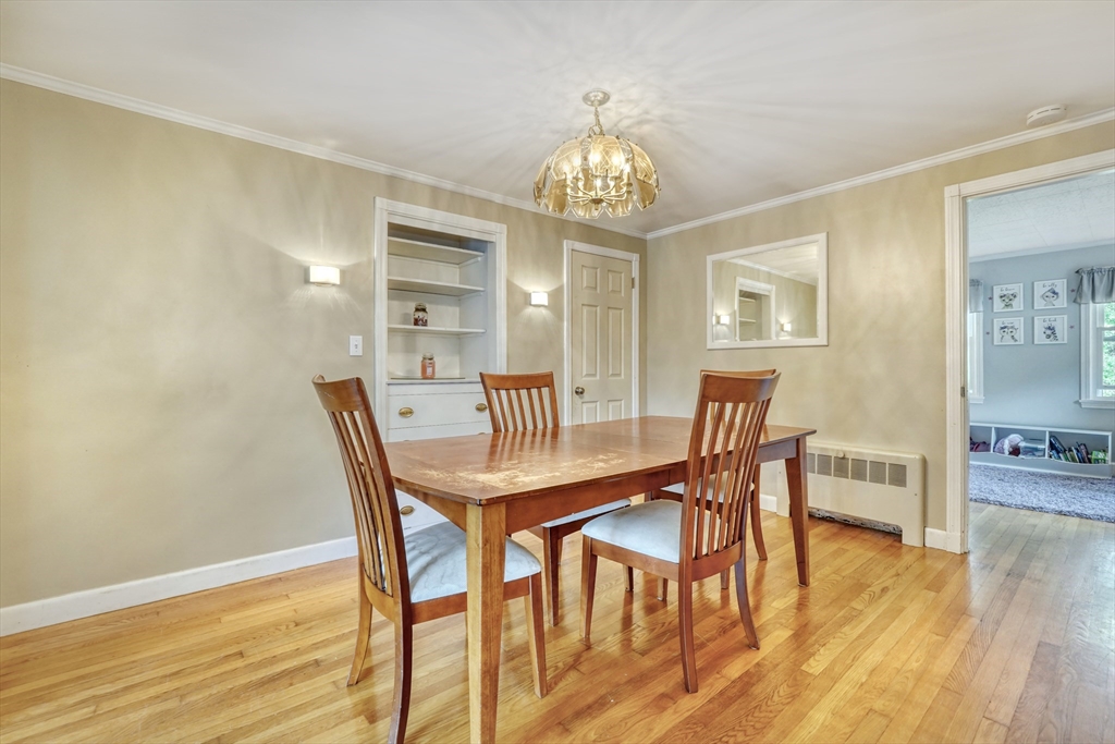 33 Eustis Street Saugus, MA 01906 - Photo 5 of 21