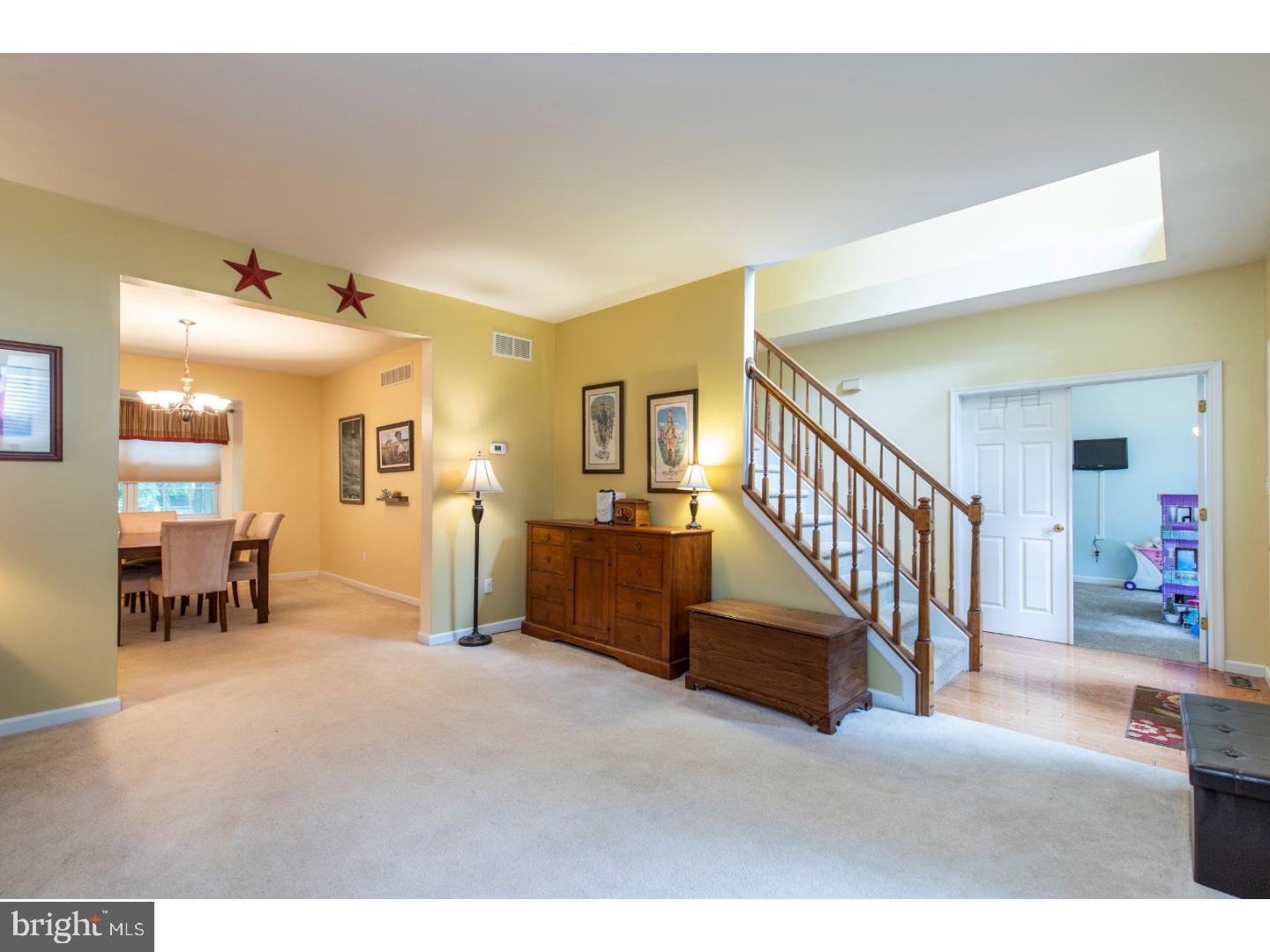 105 Michaels Lane Newark, DE 19713 - Photo 3 of 25 Living Room