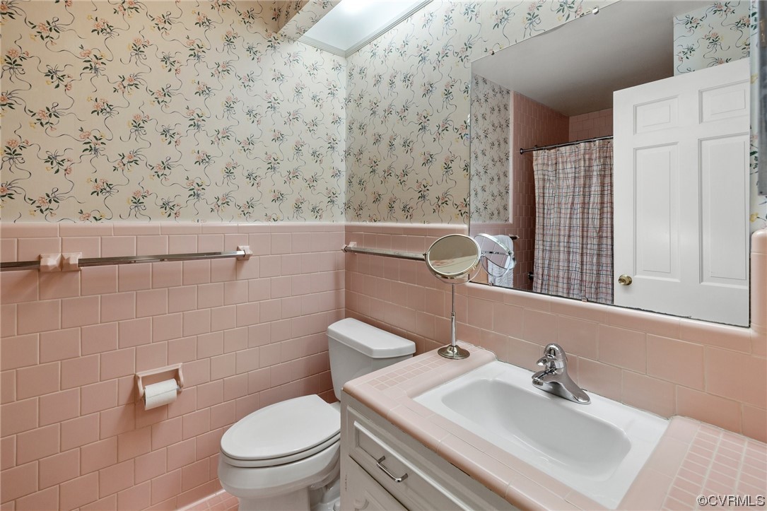 100 Raven Rock Road Henrico, VA 23229 - Photo 23 of 40 Upper Level Full Hall Bath.