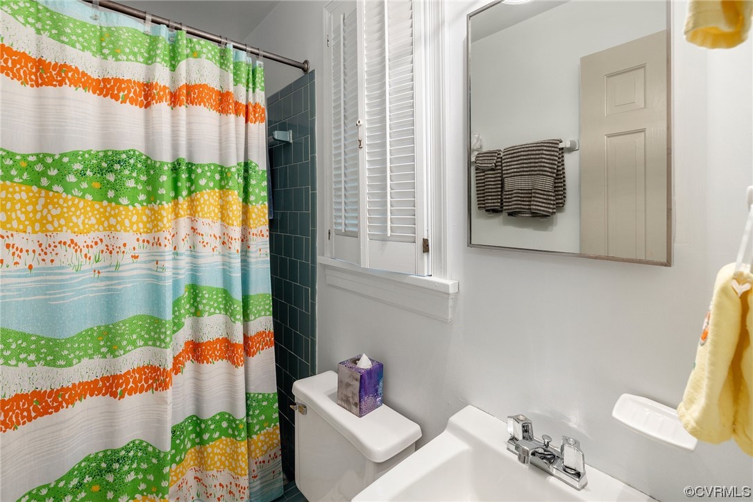 100 Raven Rock Road Henrico, VA 23229 - Photo 39 of 40 Full Bath in Lower Level plus a useful laundry tub.
