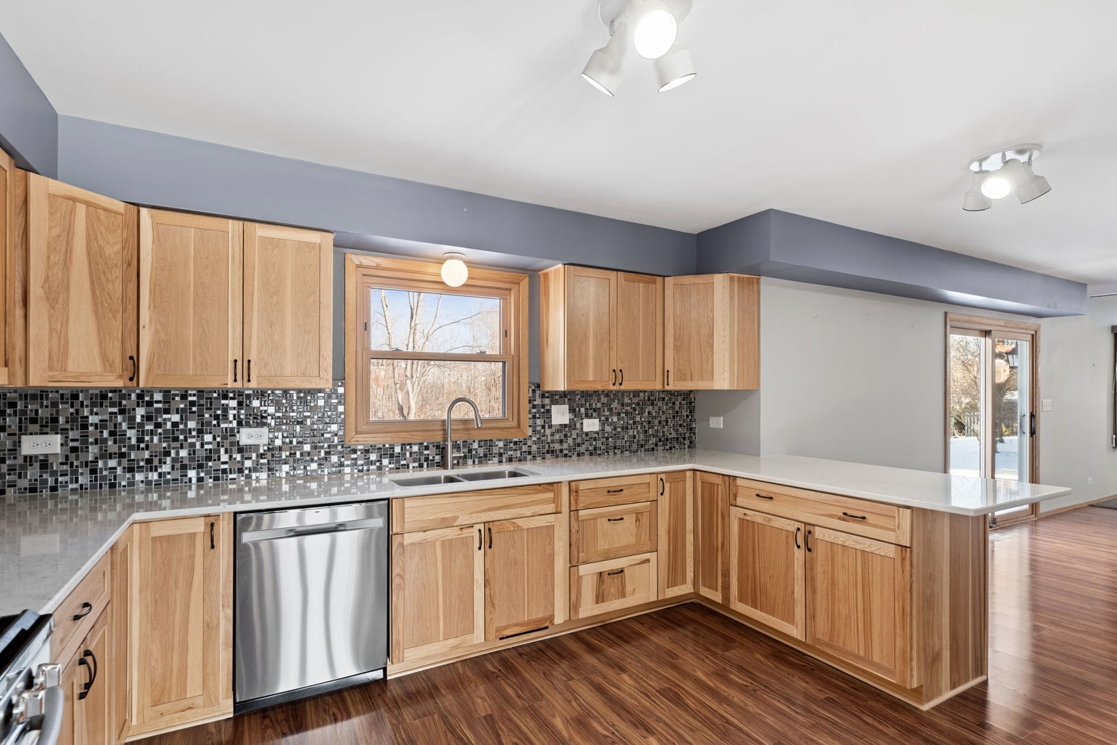 1136 10 Pin Lane Zion, IL 60099 - Photo 8 of 33