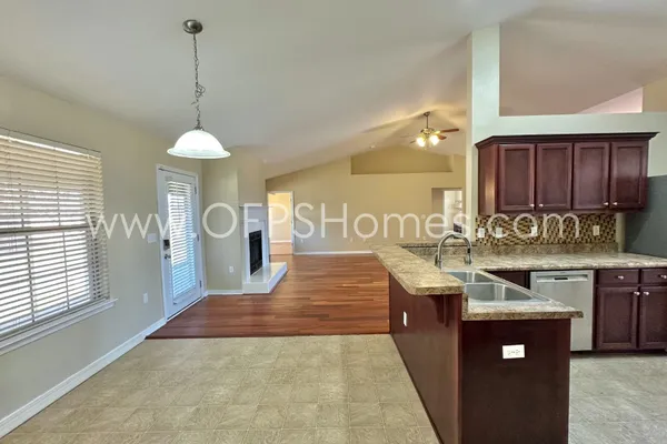 $2,500 | 2837 Shoni Drive, Navarre, FL 32566