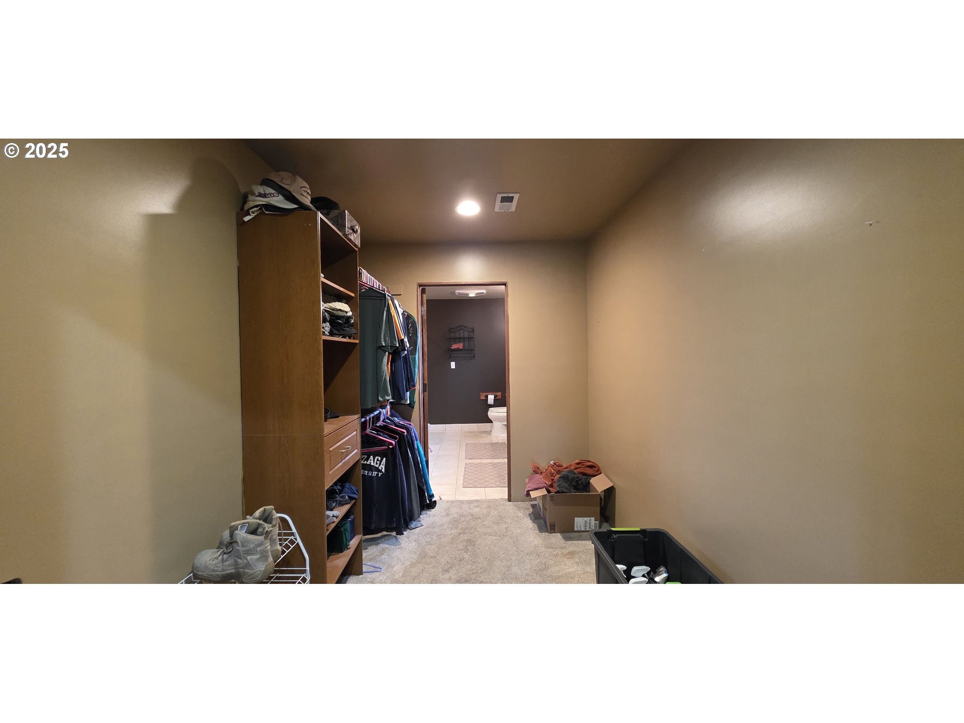 445 7th Street Northeast Irrigon, OR 97844 - Photo 13 of 24 a picture of a room with a sink