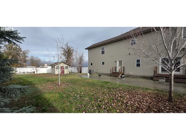 a view of outdoor space yard and mountain