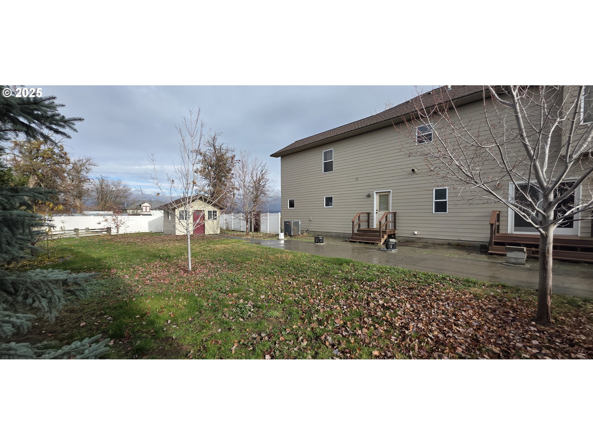 445 7th Street Northeast Irrigon, OR 97844 - Photo 20 of 24 a view of outdoor space yard and mountain