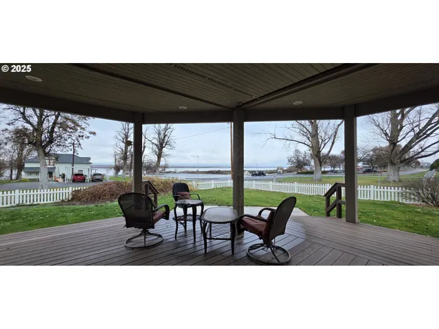 a view of a patio with backyard