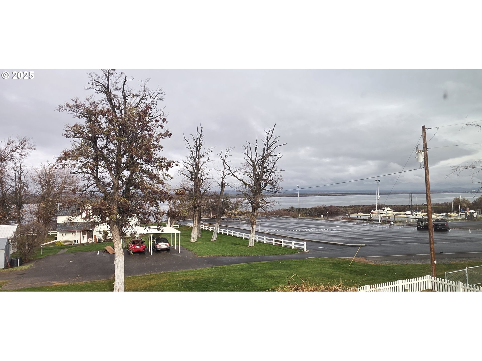 445 7th Street Northeast Irrigon, OR 97844 - Photo 23 of 24 a view staircase and yard