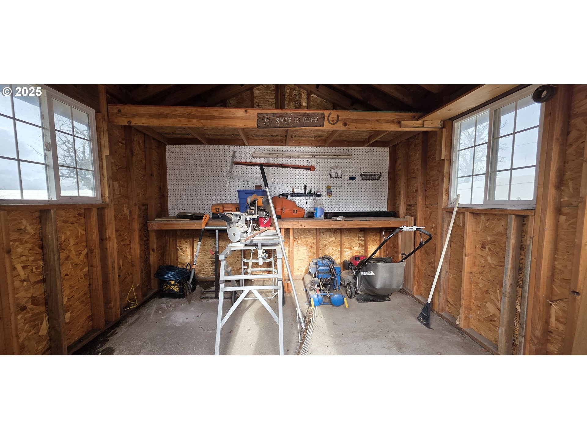 445 7th Street Northeast Irrigon, OR 97844 - Photo 24 of 24 a view of furniture and a window