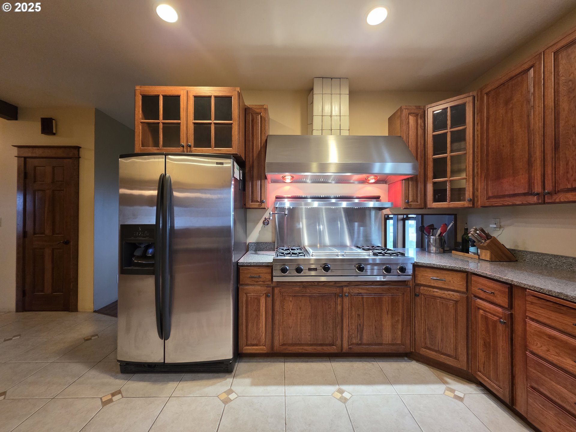 445 7th Street Northeast Irrigon, OR 97844 - Photo 5 of 24 a kitchen with stainless steel appliances granite countertop a stove a refrigerator and a sink