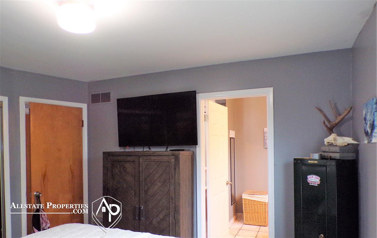 1175 Reid Road Flint, MI 48507 - Photo 19 of 37 50057195-18.JPG