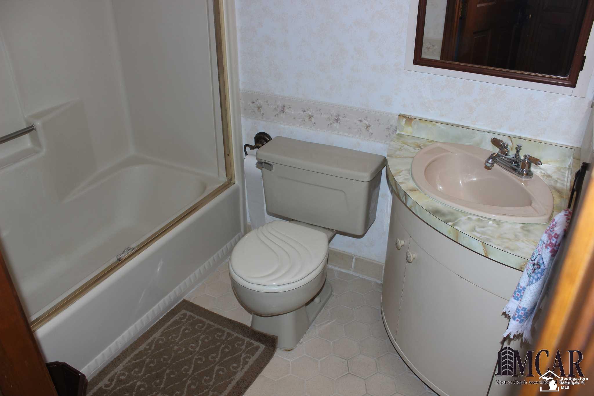 5313 South Custer Road Monroe, MI 48161 - Photo 38 of 43 21434228-37.JPG