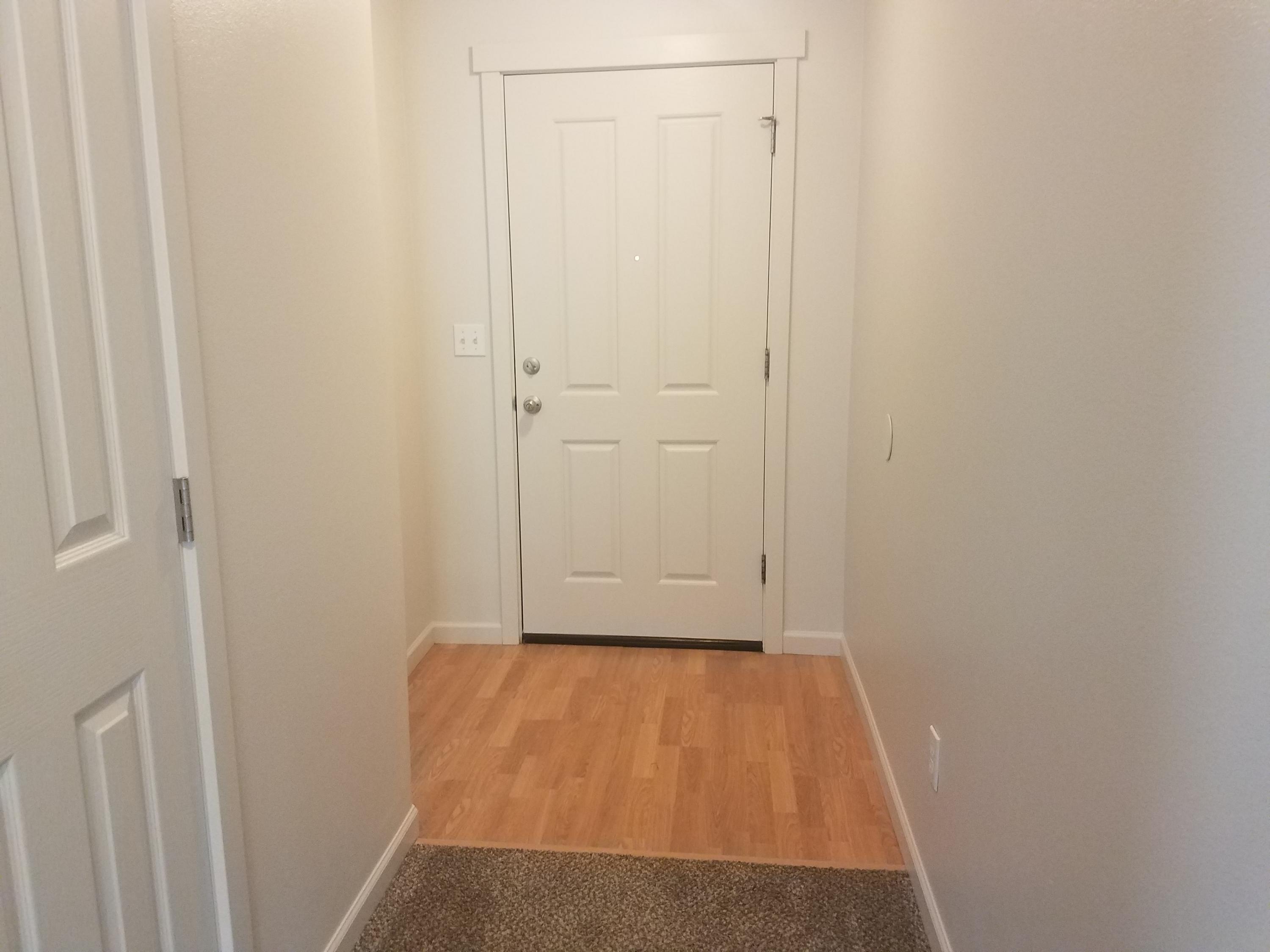 321 Southwest 29th Street Redmond, OR 97756 - Photo 14 of 18 Laminate entry