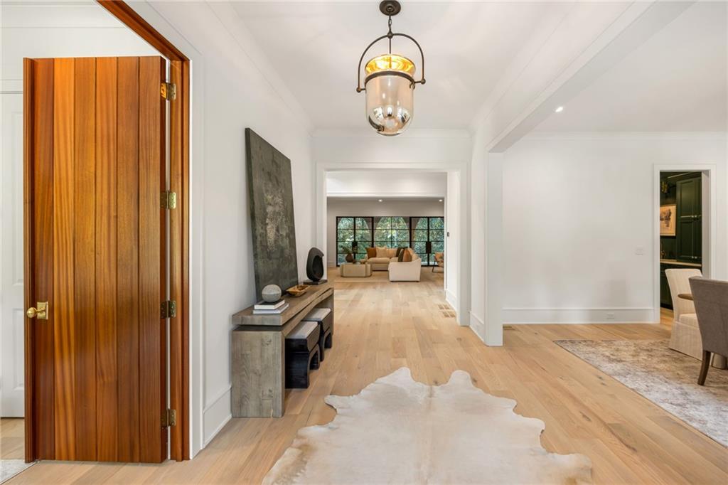 1347 West Wesley Road Northwest Atlanta, GA 30327 - Photo 3 of 58 Gallery Image 3