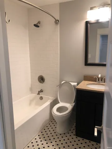 $2,200 | 729 East Hunter Avenue, Unit 4, Bloomington, IN 47401