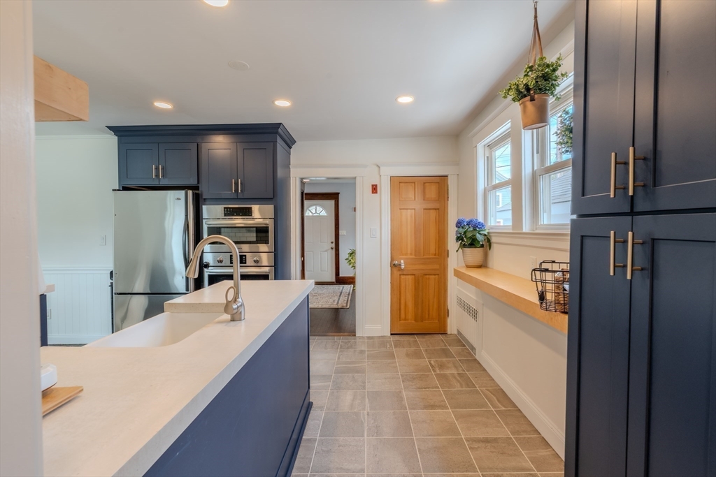 81 Linden Road Melrose, MA 02176 - Photo 15 of 42