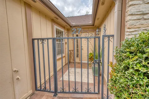 $275,000 | 27 Oaks Place, Lago Vista, TX 78645