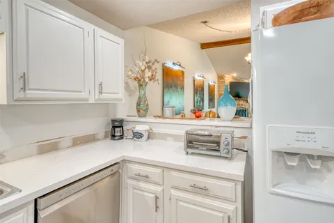 $275,000 | 27 Oaks Place, Lago Vista, TX 78645