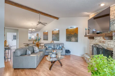 $275,000 | 27 Oaks Place, Lago Vista, TX 78645