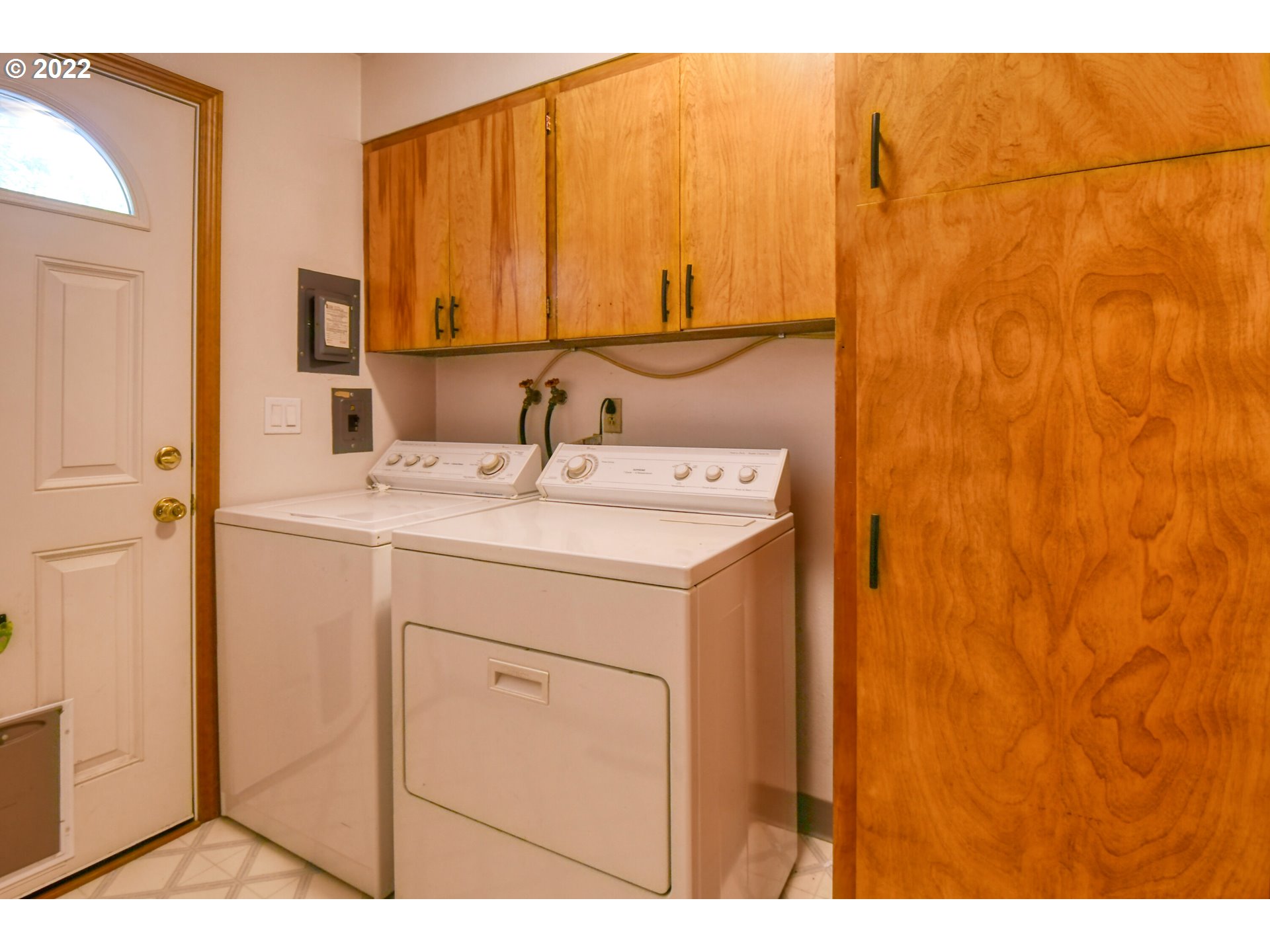 3231 Southwest Isaac Avenue Pendleton, OR 97801 - Photo 24 of 32 a utility room with a sink