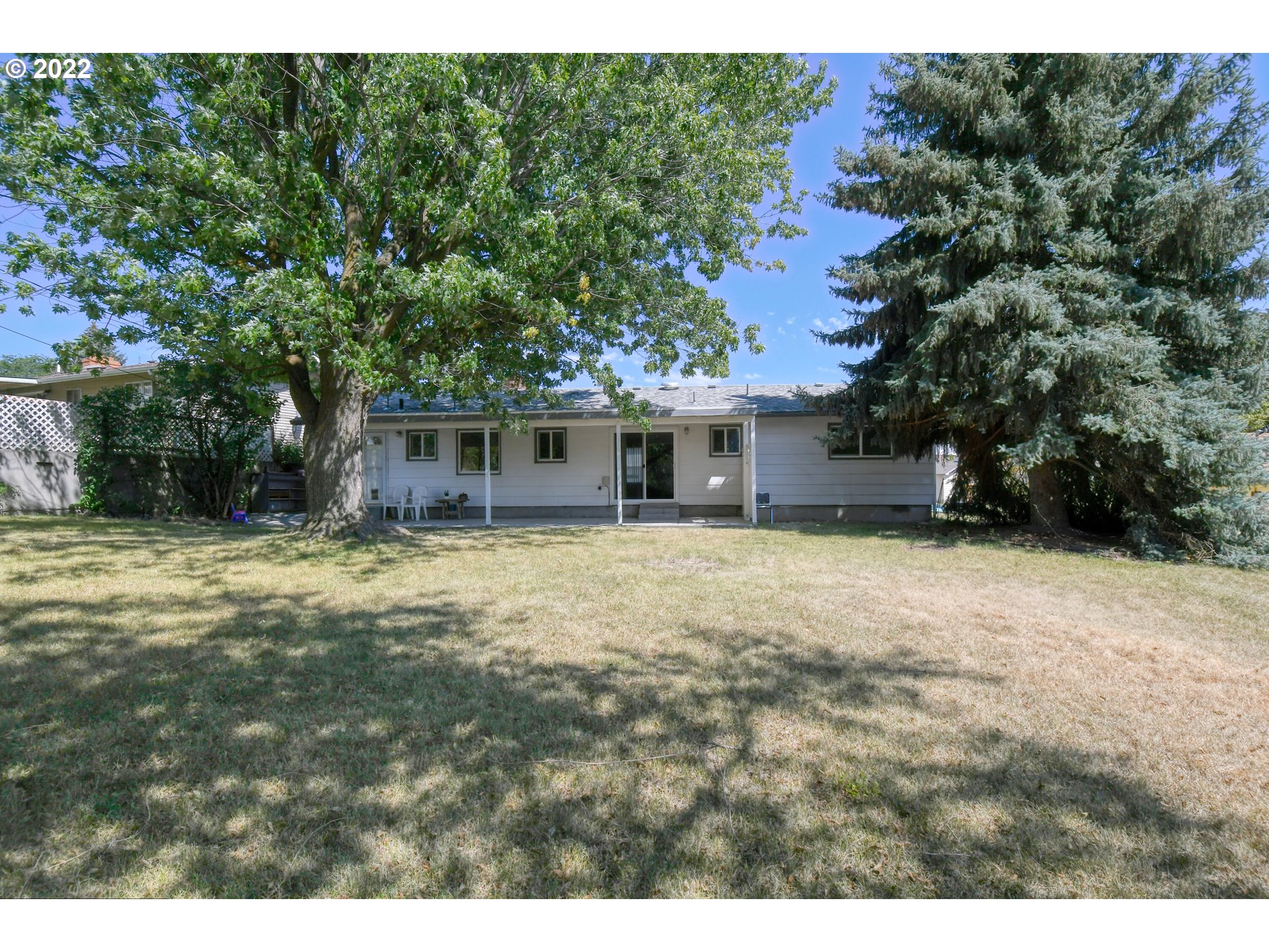 3231 Southwest Isaac Avenue Pendleton, OR 97801 - Photo 27 of 32 a front view of a house with a yard