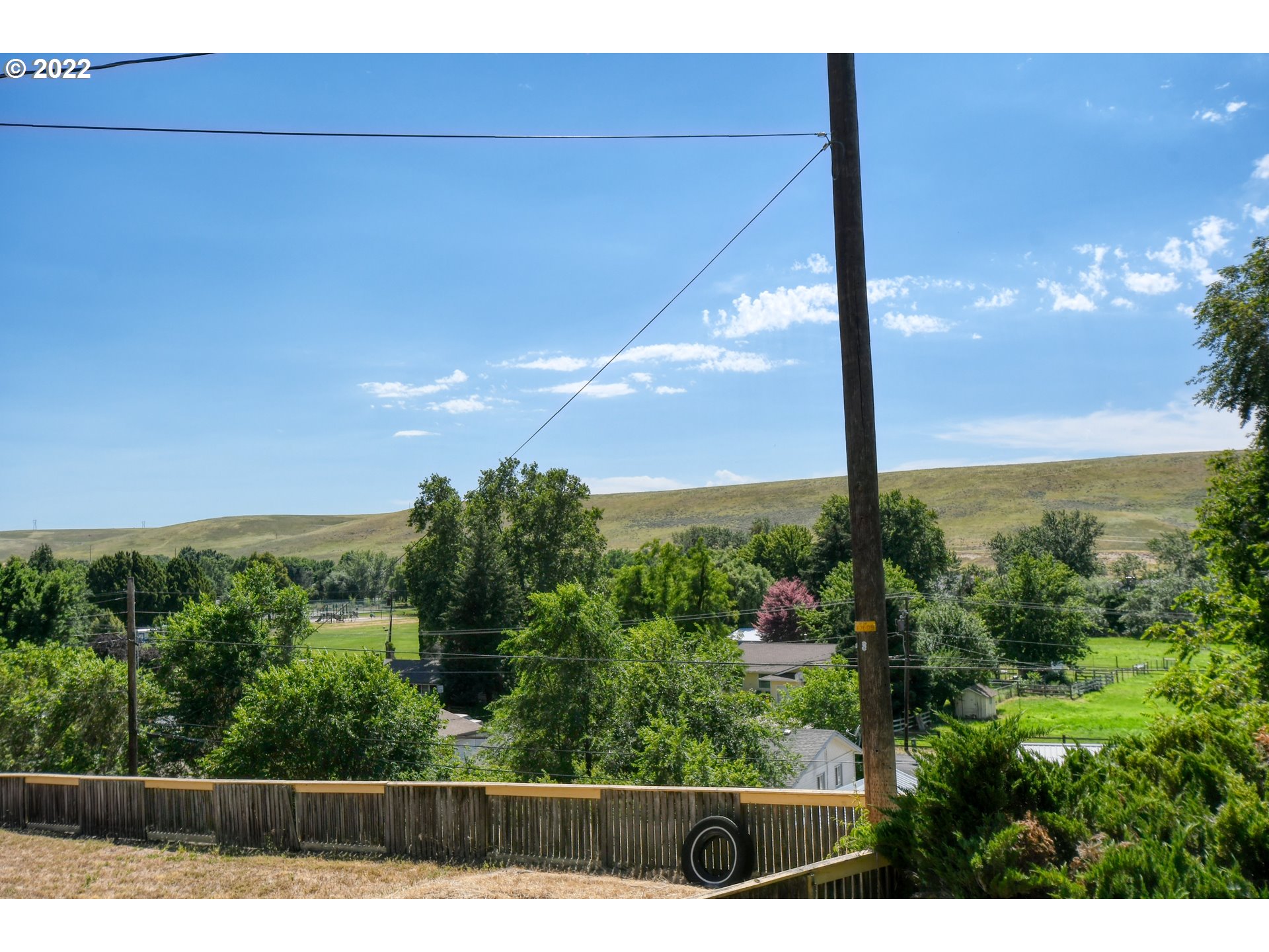 3231 Southwest Isaac Avenue Pendleton, OR 97801 - Photo 31 of 32 a view of a city from a terrace