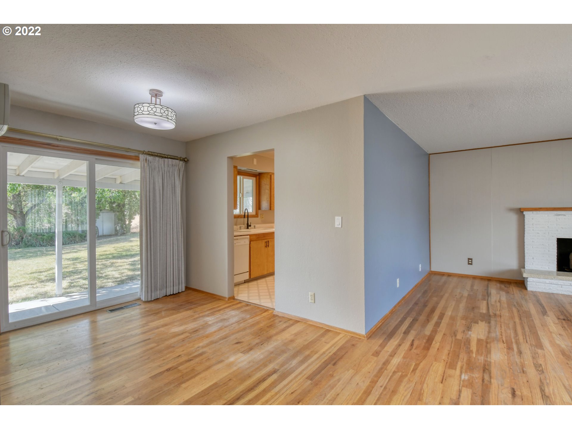 3231 Southwest Isaac Avenue Pendleton, OR 97801 - Photo 4 of 32 a view of an empty room with wooden floor and a window