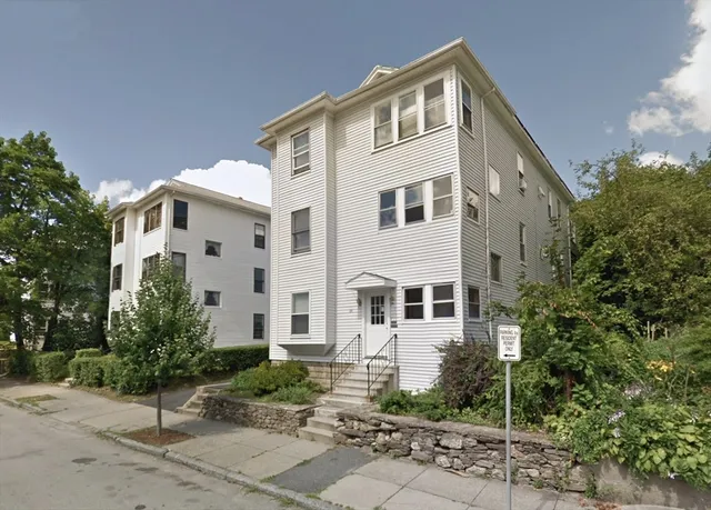 $2,300 | 84 Florence Street, Unit 2, Worcester, MA 01603