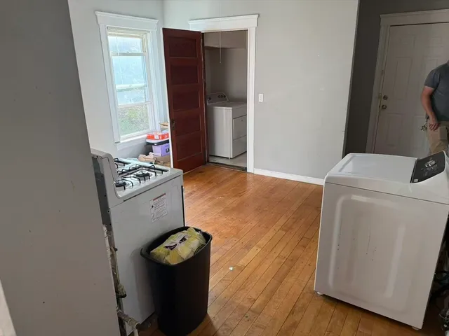 $2,300 | 84 Florence Street, Unit 2, Worcester, MA 01603