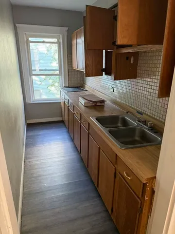 $2,300 | 84 Florence Street, Unit 2, Worcester, MA 01603
